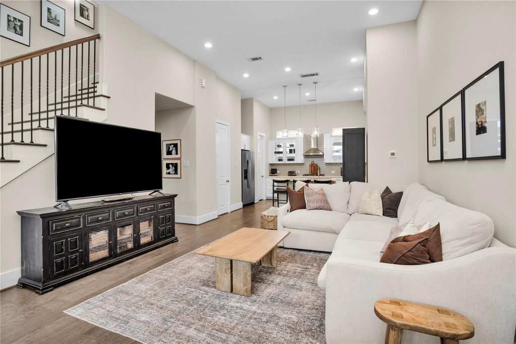 2020 Mcgowen Street 8E, Houston, TX 77004