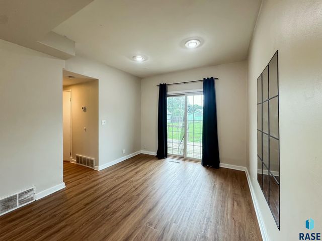 1324 E 6th St Street, Sioux Falls, SD 57103
