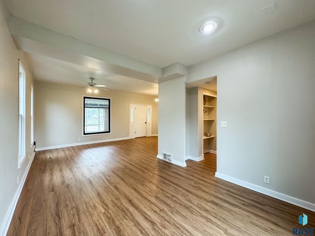 1324 E 6th St Street, Sioux Falls, SD 57103