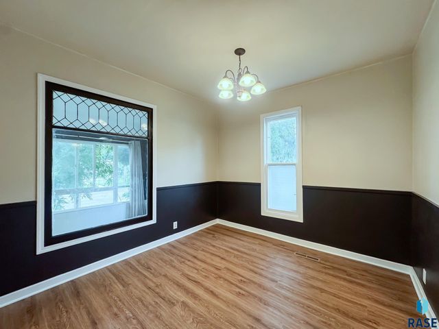 1324 E 6th St Street, Sioux Falls, SD 57103
