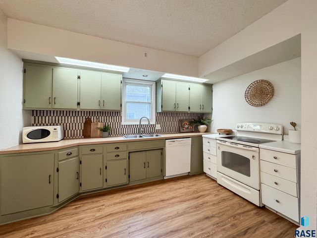 1324 E 6th St Street, Sioux Falls, SD 57103