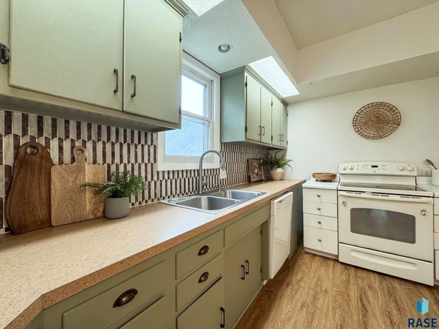 1324 E 6th St Street, Sioux Falls, SD 57103