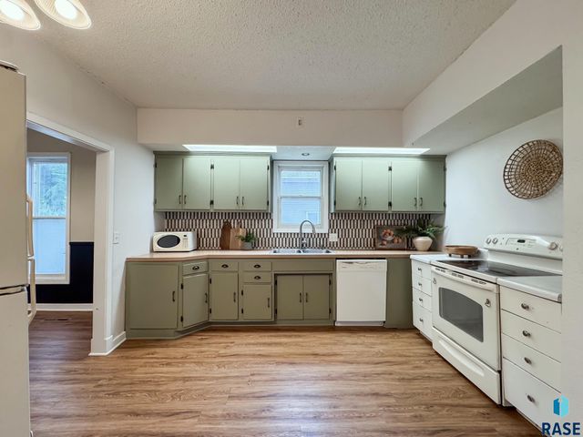 1324 E 6th St Street, Sioux Falls, SD 57103