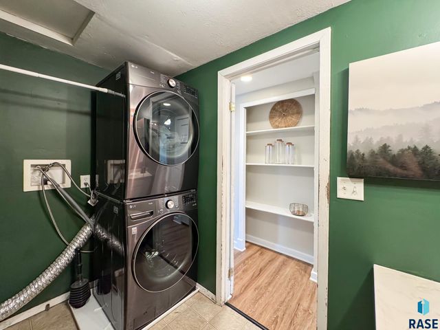 1324 E 6th St Street, Sioux Falls, SD 57103