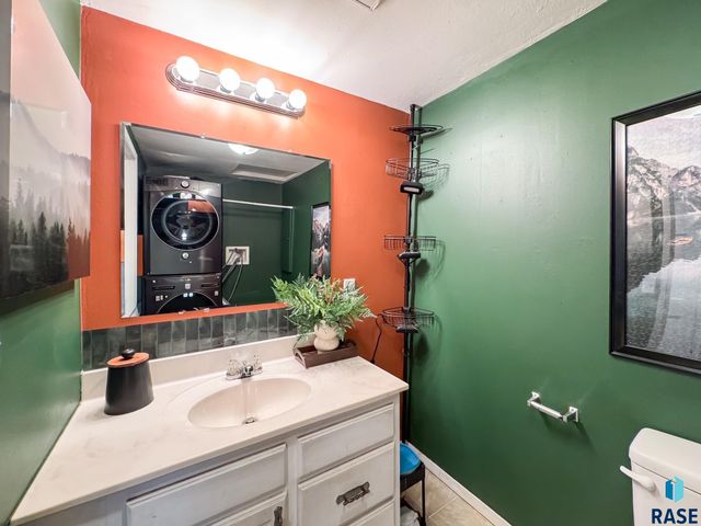 1324 E 6th St Street, Sioux Falls, SD 57103