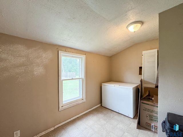 1324 E 6th St Street, Sioux Falls, SD 57103