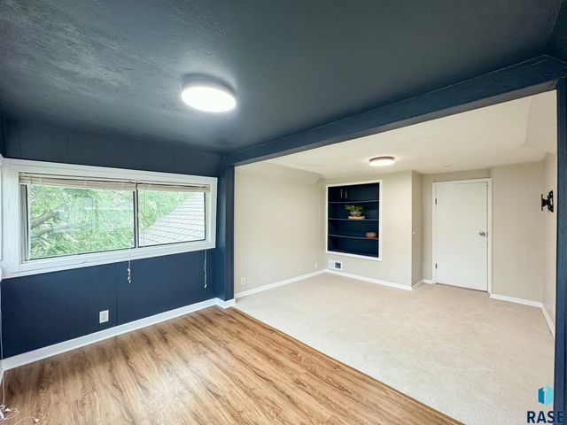 1324 E 6th St Street, Sioux Falls, SD 57103