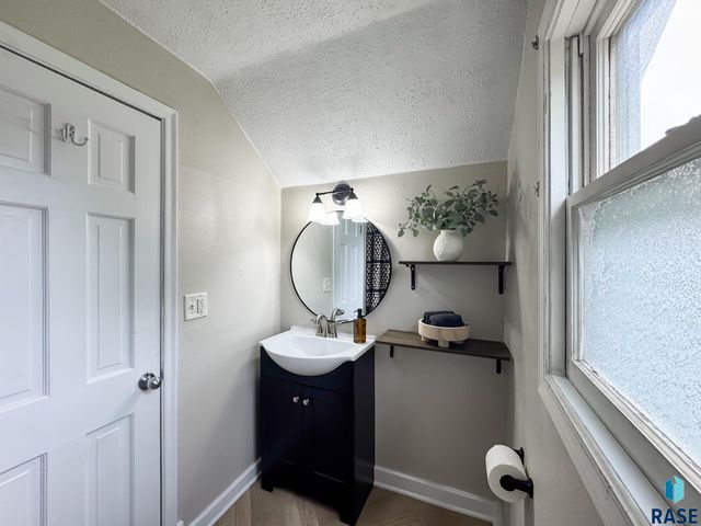 1324 E 6th St Street, Sioux Falls, SD 57103