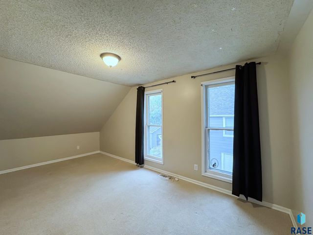 1324 E 6th St Street, Sioux Falls, SD 57103