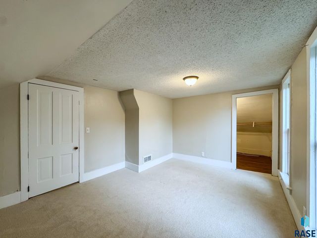 1324 E 6th St Street, Sioux Falls, SD 57103