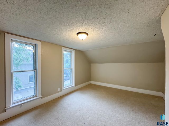 1324 E 6th St Street, Sioux Falls, SD 57103