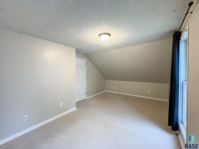 1324 E 6th St Street, Sioux Falls, SD 57103