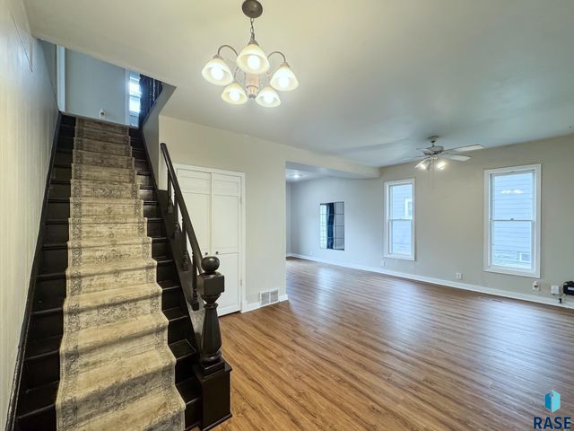1324 E 6th St Street, Sioux Falls, SD 57103