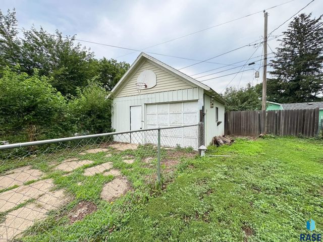 1324 E 6th St Street, Sioux Falls, SD 57103