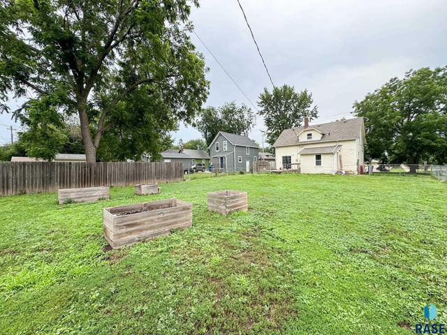 1324 E 6th St Street, Sioux Falls, SD 57103