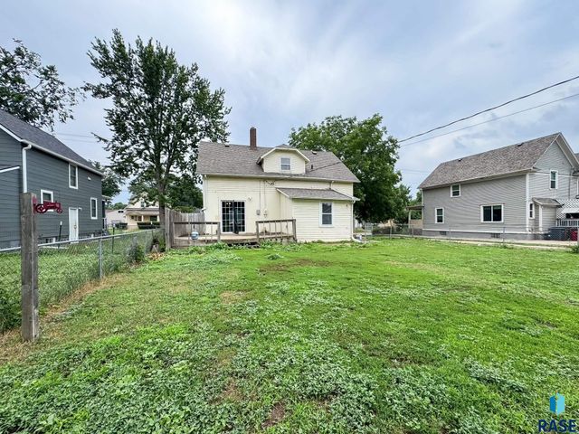 1324 E 6th St Street, Sioux Falls, SD 57103