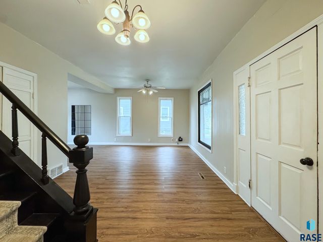1324 E 6th St Street, Sioux Falls, SD 57103