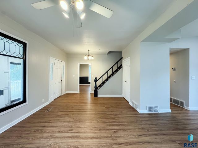 1324 E 6th St Street, Sioux Falls, SD 57103