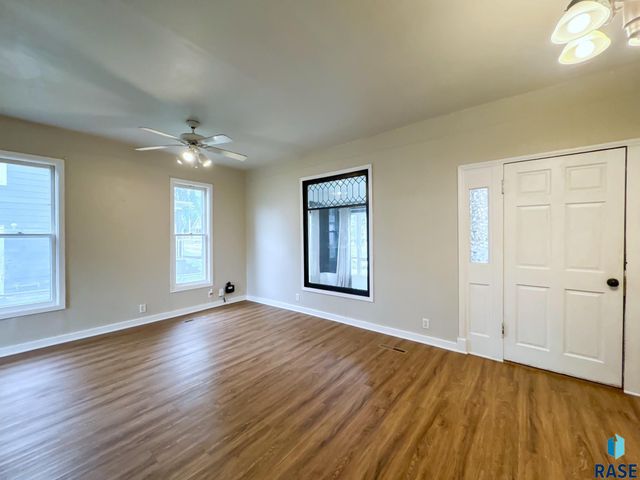 1324 E 6th St Street, Sioux Falls, SD 57103