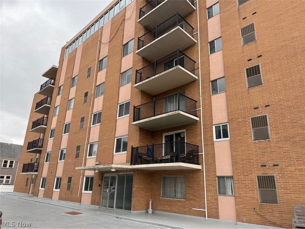 12029 Clifton Boulevard 301, Lakewood, OH 44107