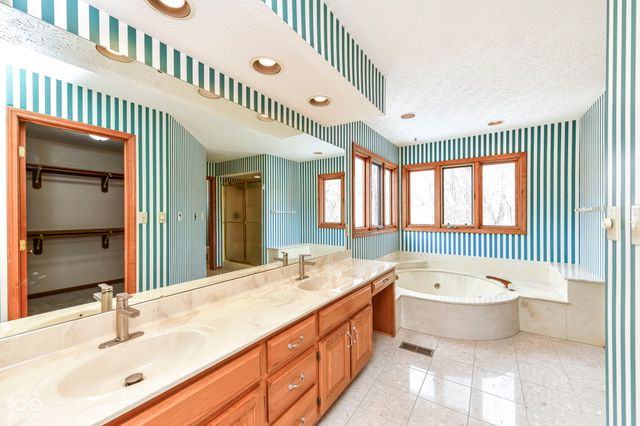 12112 Pearl Bay Ridge, Indianapolis, IN 46236