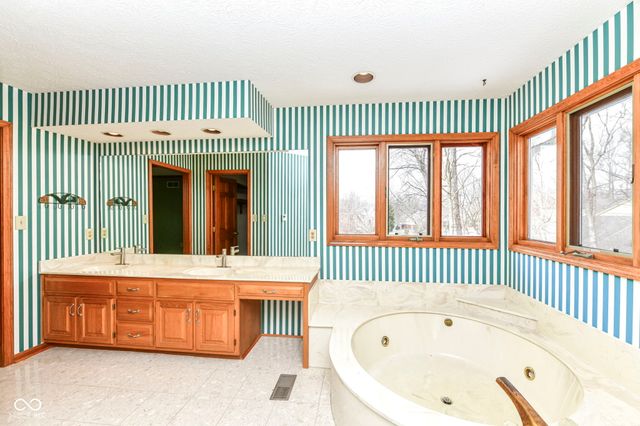 12112 Pearl Bay Ridge, Indianapolis, IN 46236