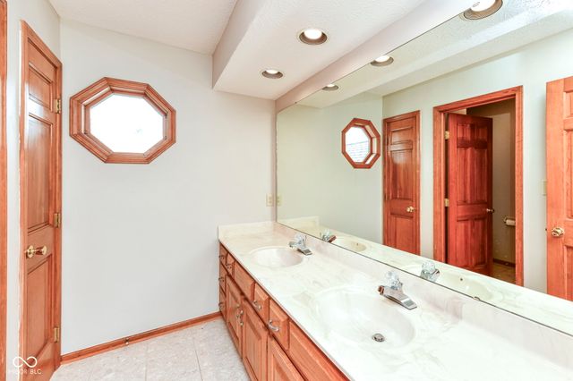 12112 Pearl Bay Ridge, Indianapolis, IN 46236