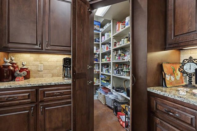 9300 NW 97th Circle, Yukon, OK 73099