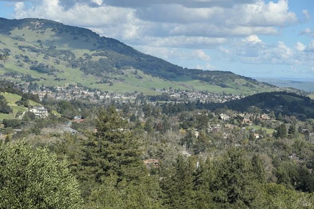 50 Palomino Cir, Novato, CA 94947