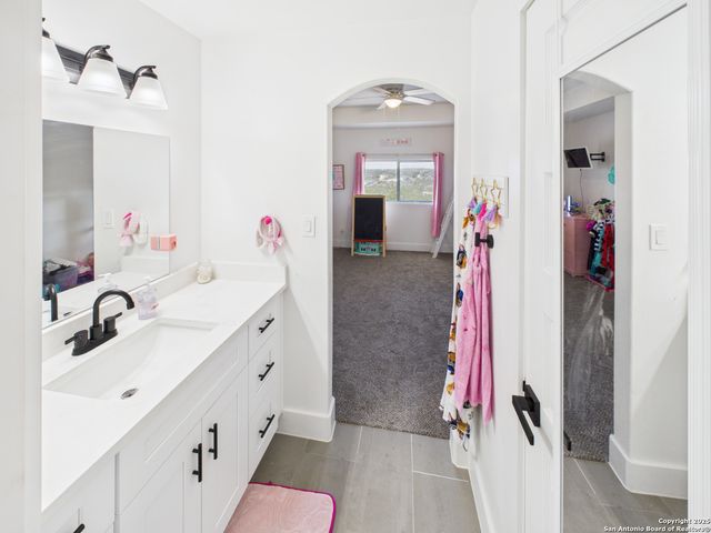 921 County Road 2801, Mico, TX 78056