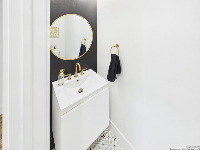 921 County Road 2801, Mico, TX 78056