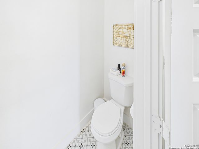 921 County Road 2801, Mico, TX 78056