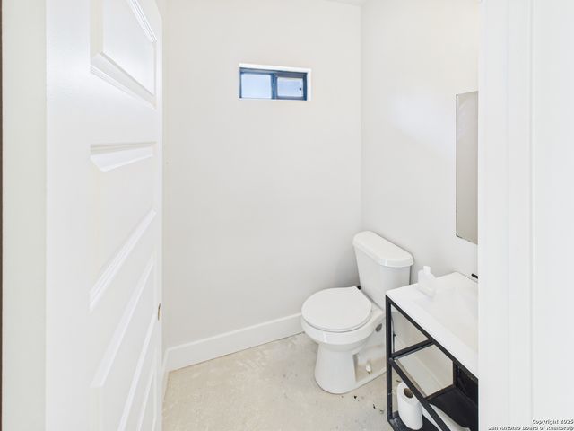 921 County Road 2801, Mico, TX 78056