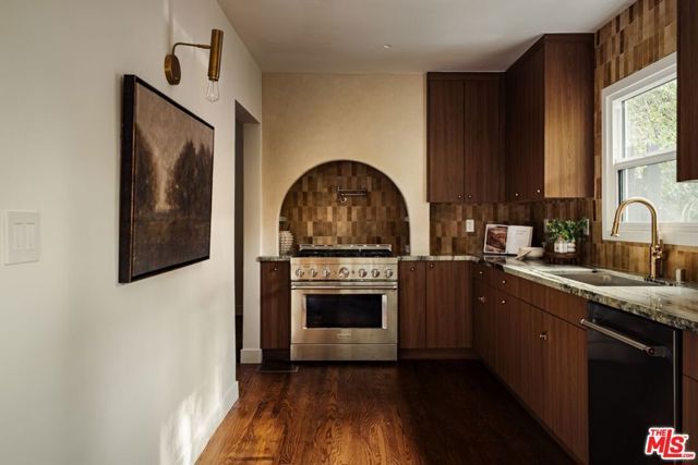 3042 N Beachwood Drive, Los Angeles, CA 90068