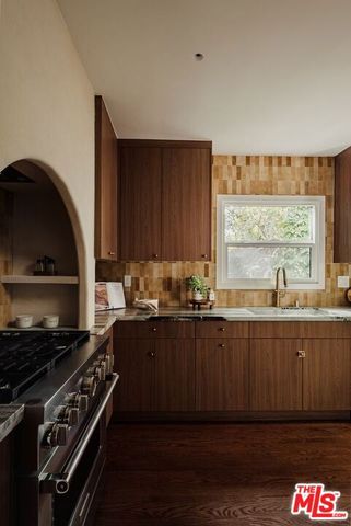 3042 N Beachwood Drive, Los Angeles, CA 90068