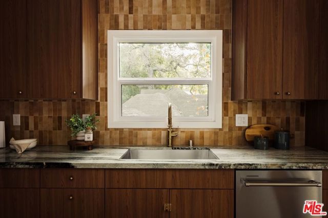 3042 N Beachwood Drive, Los Angeles, CA 90068