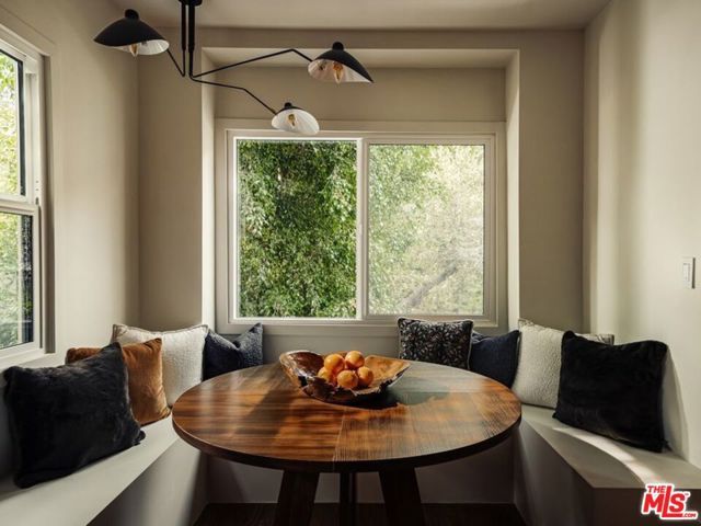 3042 N Beachwood Drive, Los Angeles, CA 90068