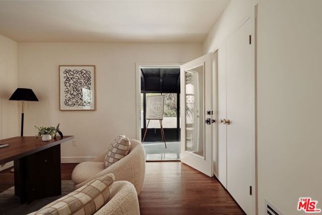 3042 N Beachwood Drive, Los Angeles, CA 90068