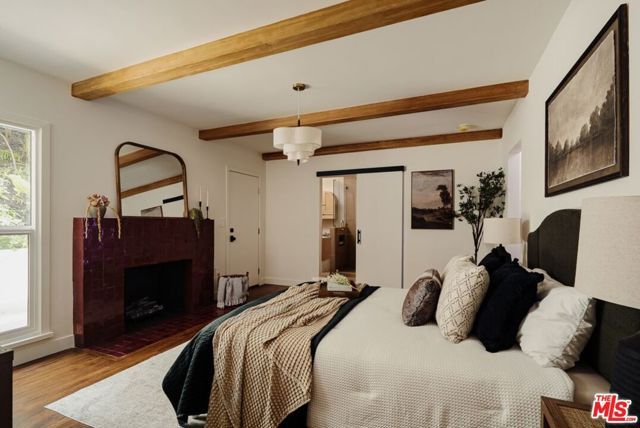 3042 N Beachwood Drive, Los Angeles, CA 90068