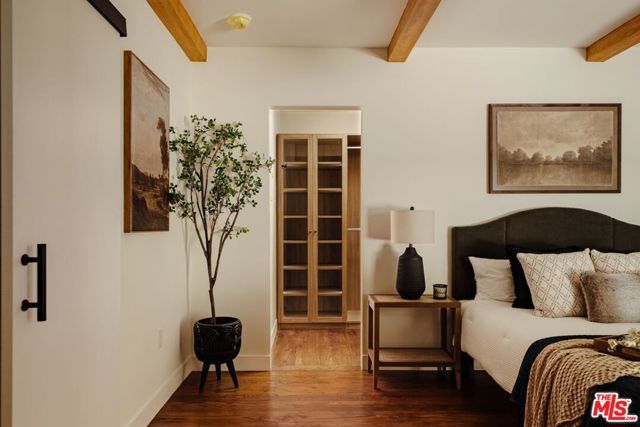 3042 N Beachwood Drive, Los Angeles, CA 90068