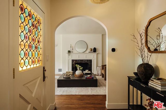 3042 N Beachwood Drive, Los Angeles, CA 90068