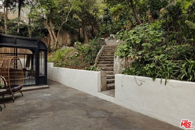 3042 N Beachwood Drive, Los Angeles, CA 90068