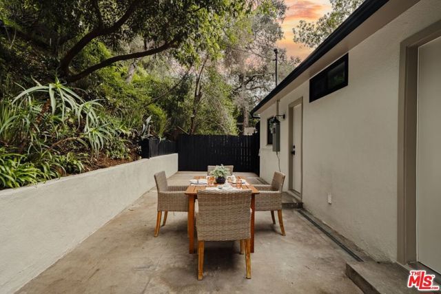 3042 N Beachwood Drive, Los Angeles, CA 90068