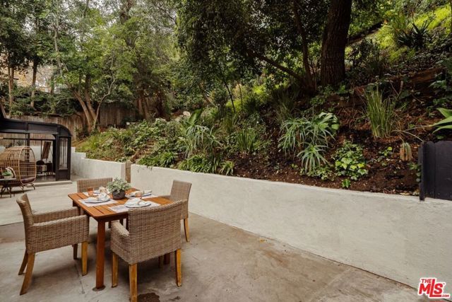 3042 N Beachwood Drive, Los Angeles, CA 90068