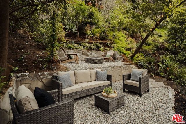 3042 N Beachwood Drive, Los Angeles, CA 90068