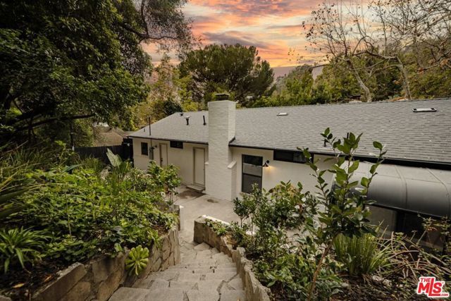 3042 N Beachwood Drive, Los Angeles, CA 90068