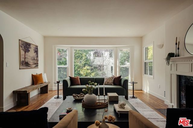 3042 N Beachwood Drive, Los Angeles, CA 90068