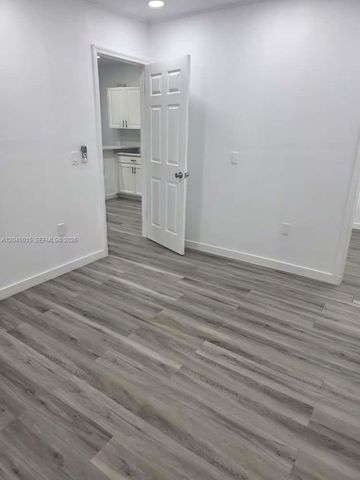 23 Miami Gardens Road 3, West Park, FL 33023
