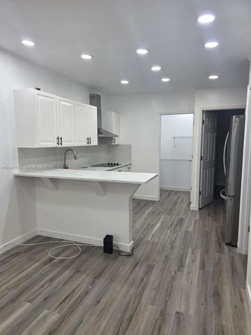 23 Miami Gardens Road 3, West Park, FL 33023
