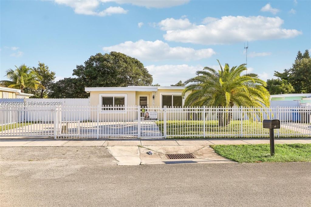 23 Miami Gardens Road 3, West Park, FL 33023